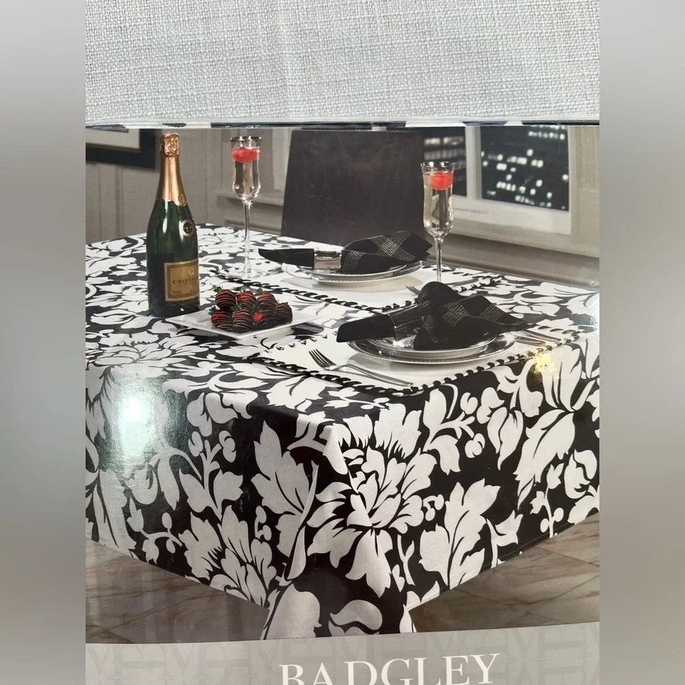 Badgley Mischka Black White Floral Round Table Cloth 70” New